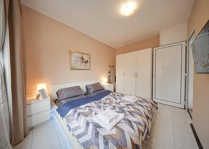 Urban Loft - Metro Access